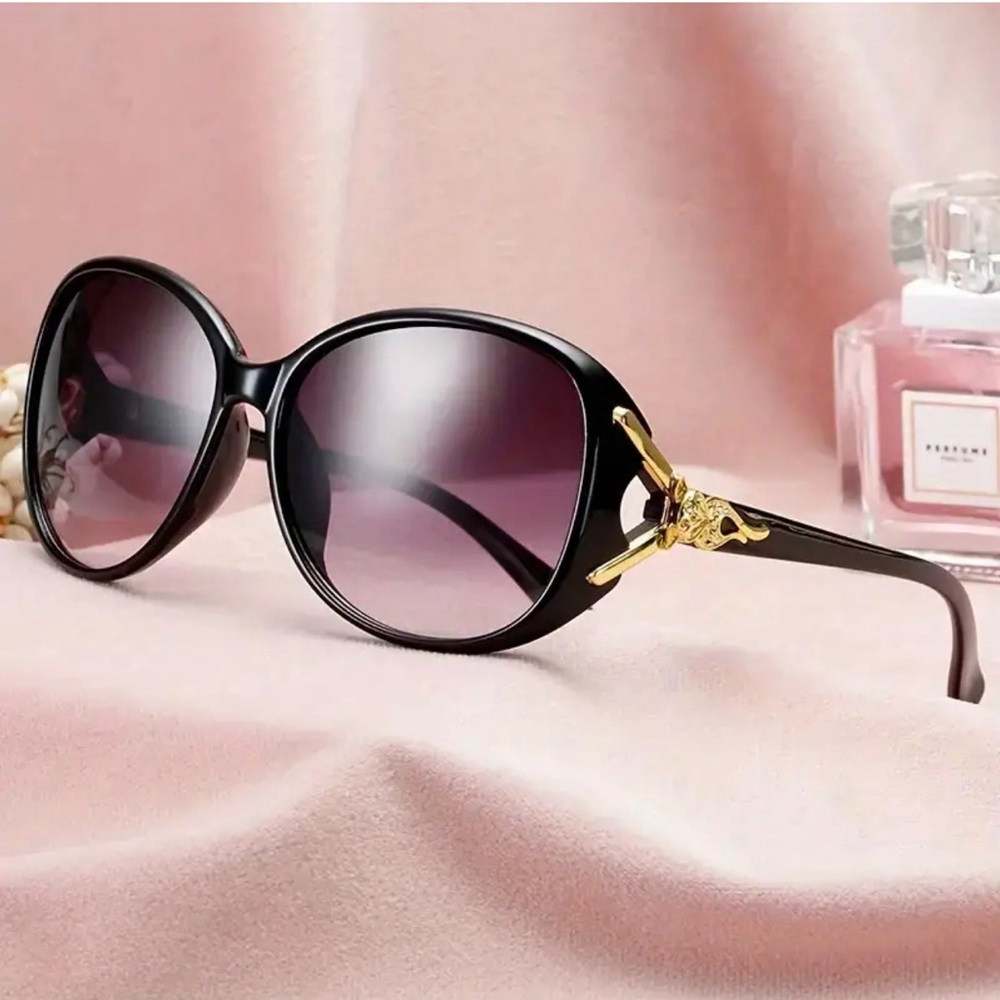 Oversized Anti-UV Black Fox Design Sunglasses Luxury